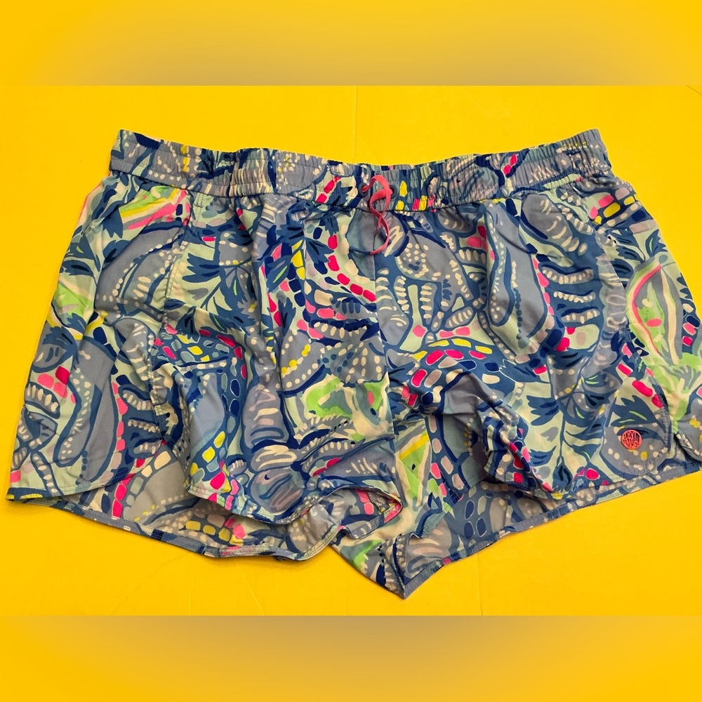 Lilly Pulitzer Luxletic Run Around Shorts sz XL
Blue Peri Pinch